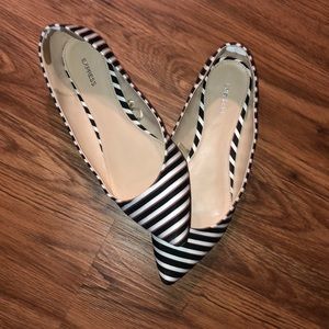 Express B&W flats